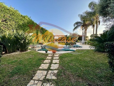 Foto Villa bifamiliare in Traversa Sinerchia, Siracusa di 160 m² in vendita