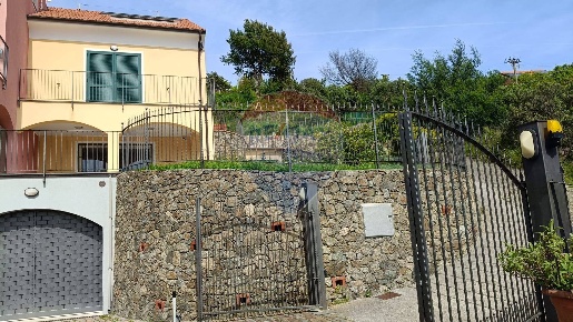 Foto Appartamento in VIA VALCADA, Savona Oltreletimbro, Santa Rita
