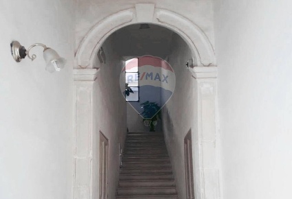 Foto Appartamento in via Principe Umberto, Vittoria di 232 m² con 11 locali