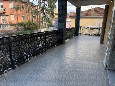 Foto Appartamento in Via degli Ulivi, Imperia Porto Maurizio di 95 m²
