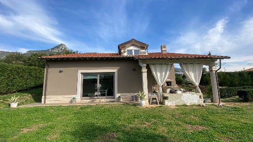 Foto Villa unifamiliare in Strada di Cerreta 105, Terni Gabelletta
