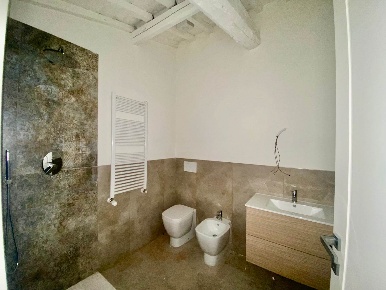 Foto Appartamento a Firenze Le Cure di 100 m² con 6 locali in vendita