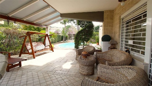 Foto Villa bifamiliare a Bari di 220 m² con 5 locali in vendita