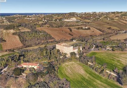 Foto Villa unifamiliare a Ancona di 2000 m² con 30 locali in vendita