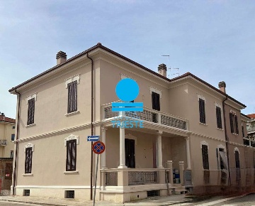 Foto Appartamento a Pesaro di 100 m² con 4 locali in vendita