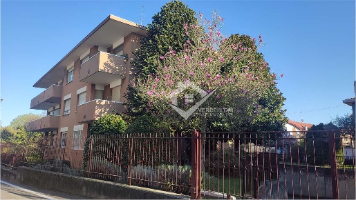 Foto Appartamento in Via Verbano, Novara di 100 m² con 3 locali in vendita