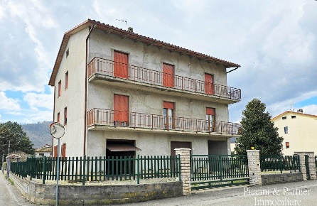 Foto Appartamento in Via Sant'Orsola 22, Perugia Casa del Diavolo di 140 m²