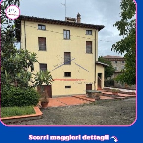 Foto Appartamento a Arezzo di 260 m² con 10 locali in vendita