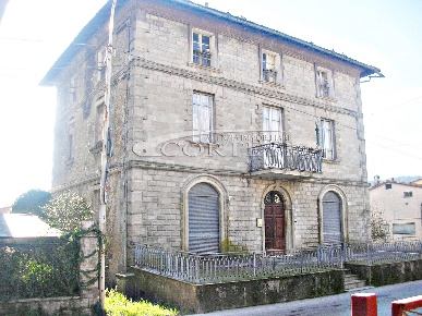 Foto Villa bifamiliare a Perugia di 320 m² con 22 locali in vendita