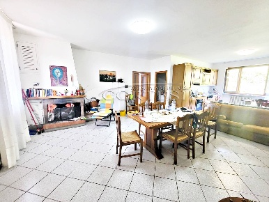 Foto Villa bifamiliare a Perugia di 500 m² con 10 locali in vendita