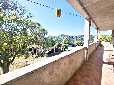 Foto Villa bifamiliare a Perugia di 500 m² con 10 locali in vendita