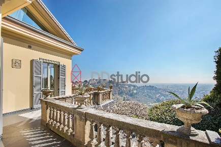 Foto Appartamento in via sudorno 17, Bergamo Colli di 240 m² con 5 locali