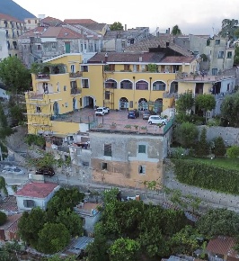 Foto Villa bifamiliare a Cava de' Tirreni Centro di 185 m² con 6 locali