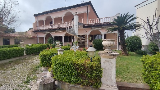 Foto Villa unifamiliare in Via Stromboli 7, Siracusa Epipoli di 250 m²