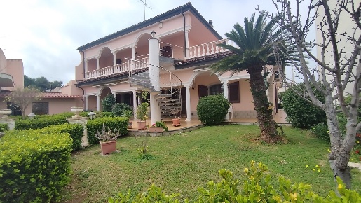Foto Villa unifamiliare in Via Stromboli 7, Siracusa Epipoli di 250 m²