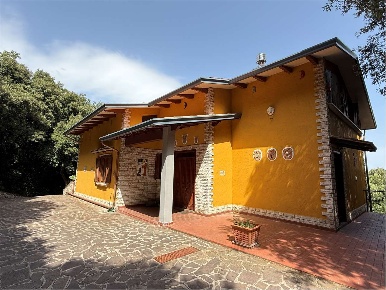 Foto Villa unifamiliare in strada Fontana La trinità 29, Perugia di 455 m²