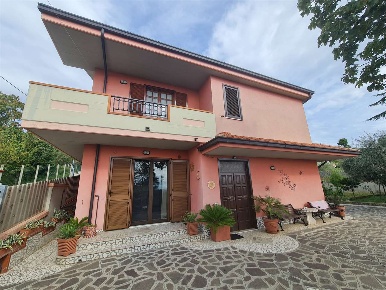 Foto Appartamento a Montesilvano di 114 m² con 4 locali in affitto