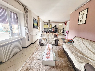 Foto Villa bifamiliare a Perugia di 300 m² con 11 locali in vendita