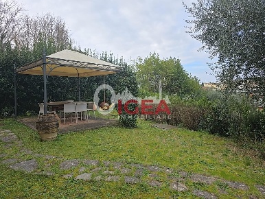 Foto Villa bifamiliare a Siena Petriccio - Acquacalda di 460 m² in vendita