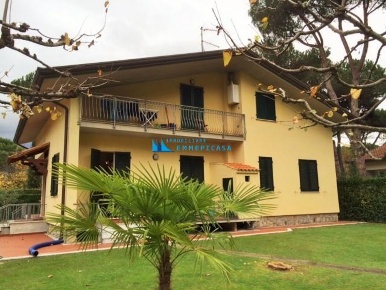 Foto Villa a Massa in affitto
