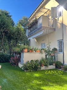 Foto Villa singola a Gorizia di 430 m² con 10 locali in vendita