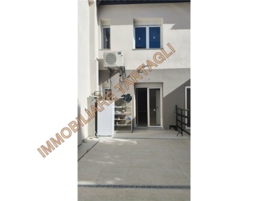 Foto Villa unifamiliare in PIAZZA VIEUSSIEUX 3, Firenze di 130 m²