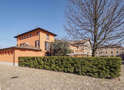 Foto Rustico a Modena Baggiovara di 320 m² con 8 locali in vendita