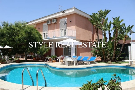 Foto Villa unifamiliare in VIA MAR TIRRENO, Siracusa di 180 m² con 6 locali