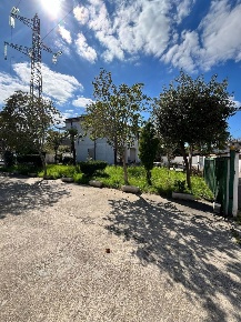 Foto Villa bifamiliare a Pescara Tiburtina di 500 m² con 10 locali