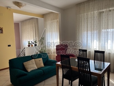 Foto Appartamento a Ferrara di 140 m² con 6 locali in vendita