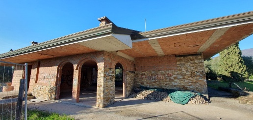 Foto Villa unifamiliare a Capannori Centro di 535 m² con 4 locali