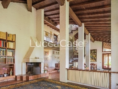 Foto Villa unifamiliare a Capannori Gragnano - Lappato di 375 m² in vendita