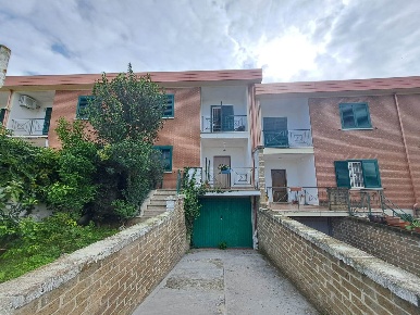 Foto Villa a schiera in via michele ferraiolo, Roma Cesano di 168 m²