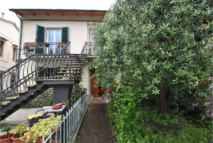 Foto Villa a schiera a Campi Bisenzio di 115 m² con 5 locali in vendita