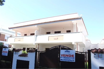 Foto Appartamento in VIALE ENEA  44, Ardea di 61 m² con 4 locali in vendita