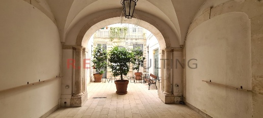 Foto Appartamento in Via Cirillo 24, Martina Franca di 160 m² con 6 locali