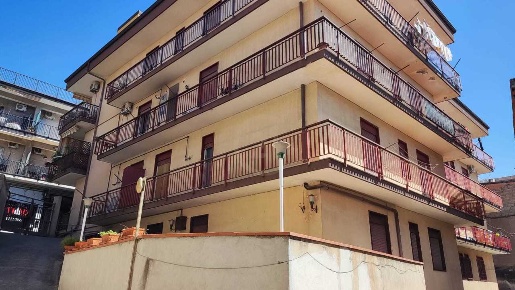 Foto Appartamento a Paternò di 120 m² con 4 locali in vendita