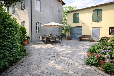 Foto Villa unifamiliare in Via della Repubblica, Capannori di 300 m²