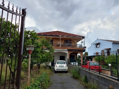 Foto Appartamento in via monti rossi 19, Misterbianco di 85 m² con 3 locali