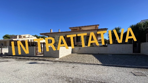 Foto Villa a schiera in Via Vittorio Veneto, Monopoli Centro di 600 m²