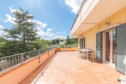Foto Villa singola in Via San Magno, Corato di 736 m² con 17 locali