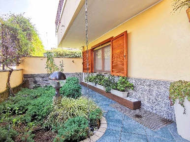 Foto Villa a schiera in via SIlvio Pellico 20, Cologno Monzese di 301 m²
