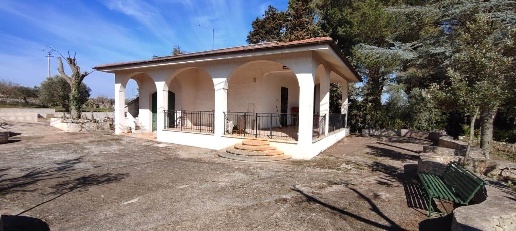 Foto Villa unifamiliare in VIA OSTUNI, Martina Franca di 65 m² con 4 locali