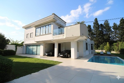 Foto Villa bifamiliare in Via Saliscendi 9, Martina Franca di 348 m²