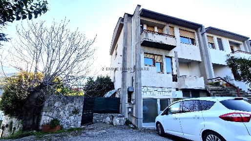 Foto Villa a schiera in VIA DELLE ZEPPELLE 9, Ascoli Piceno di 260 m²