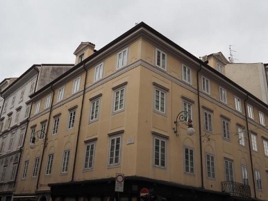 Foto Appartamento a Trieste Borgo Teresiano di 55 m² con 2 locali