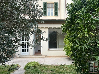 Foto Villa unifamiliare a Empoli Masini - XX Settembre di 340 m² in vendita