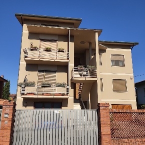 Foto Appartamento a Lucca Sant'Angelo di 236 m² con 8 locali in vendita