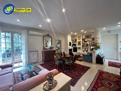 Foto Villa singola in bivio frondarola, Teramo di 700 m² con 12 locali