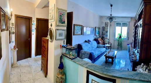 Foto Appartamento in Via Cuzzi, Milano Certosa di 70 m² con 2 locali